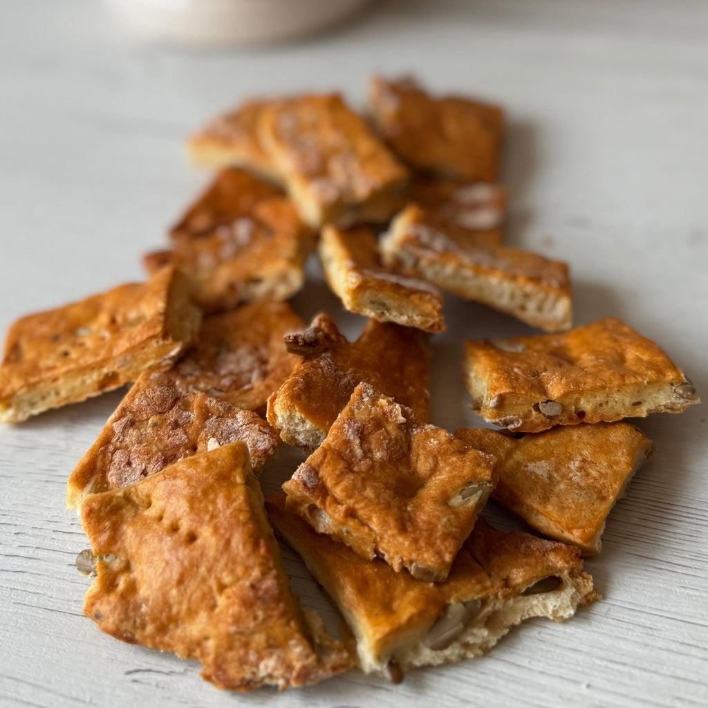 Receta de crackers caseros con proteína keto: un snack crujiente y nutritivo de Sandra Pareja
